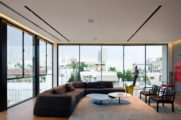 Haus Tel Aviv wohnzimmer braun couch tisch