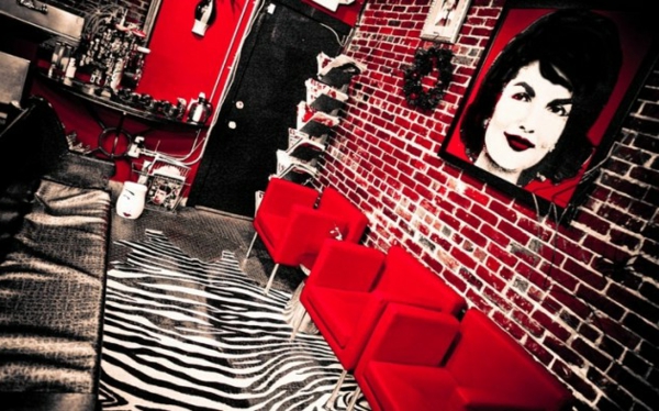 Interiors Tiermuster rot zebra teppich sofa