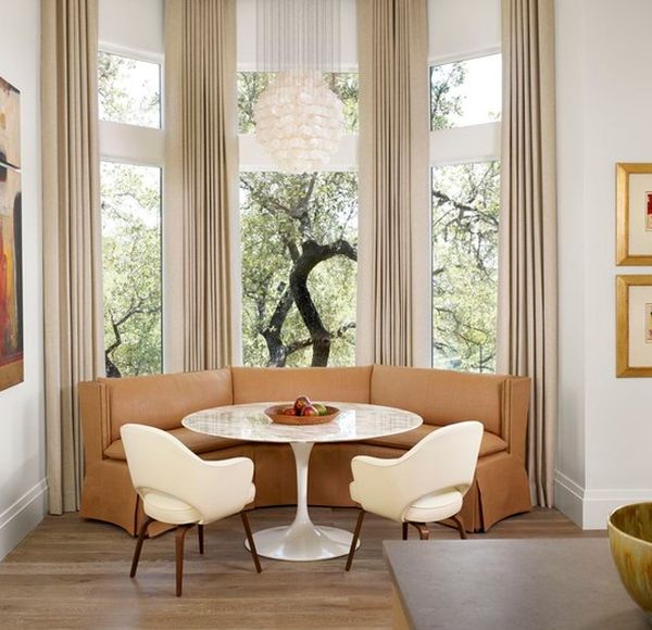 Möbeldesign Ideen tulpentisch stuhl couch braun leuchter