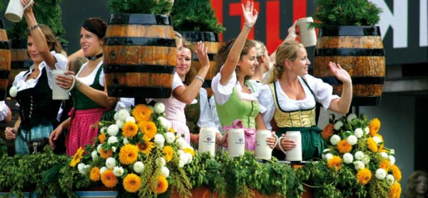 Oktoberfest in München Volksfest Bier amüsieren blumen deutschland