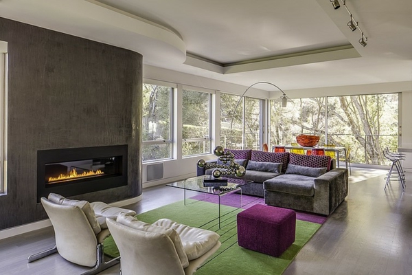 cooles Haus Kalifornien wohnzimmer couch sofa tisch kamin