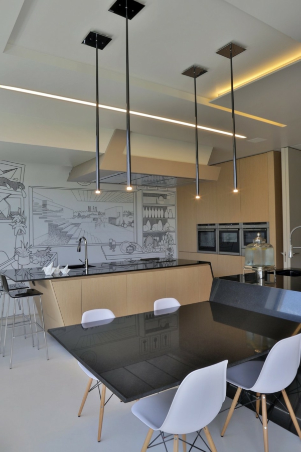 eindrucksvolles Familienhaus Madrid leuchter tisch stuhl kücheninsel