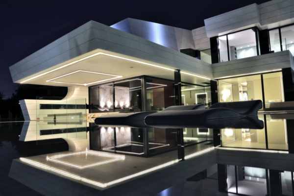 eindrucksvolles Familienhaus Madrid schwimmbecken beleuchtung
