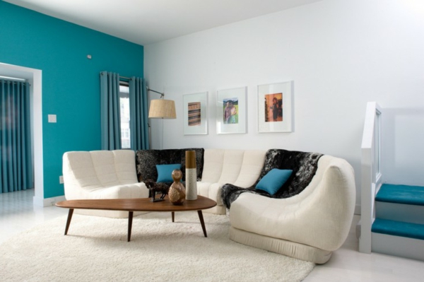 kleine Wohnzimmer Designs blau weiß couch tisch