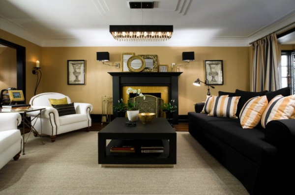 kleine Wohnzimmer Designs couch schwarz kissen tisch kamin