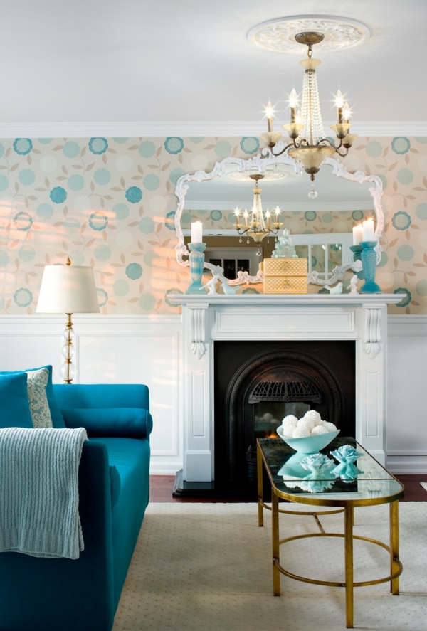 kleine Wohnzimmer Designs kronleuchter blau couch kamin tisch wandverkleidung