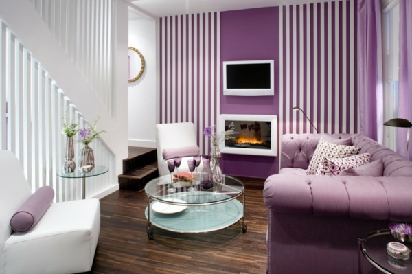 kleine Wohnzimmer Designs lila wandverkleidung couch tisch