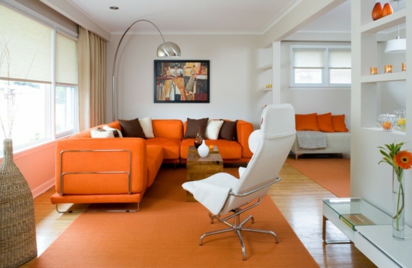 kleine Wohnzimmer Designs orange stuhl lampe