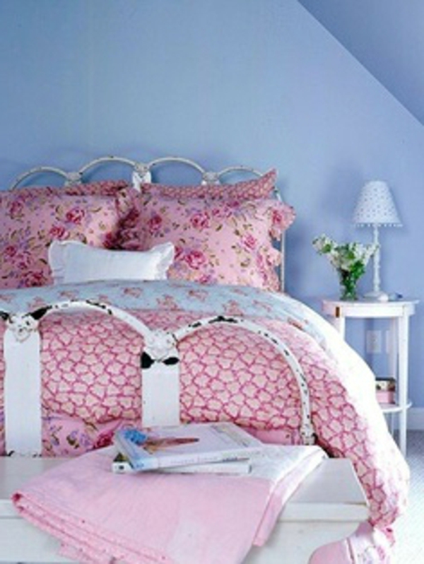 schäbige Schlafzimmer Dekorationsideen rosa blau lampe