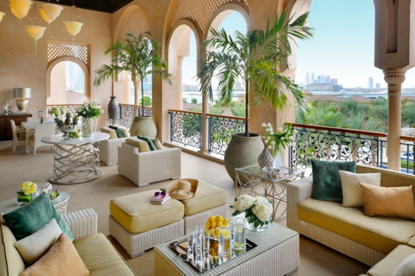 tolles Hotel Dubai palme hocker couch tisch