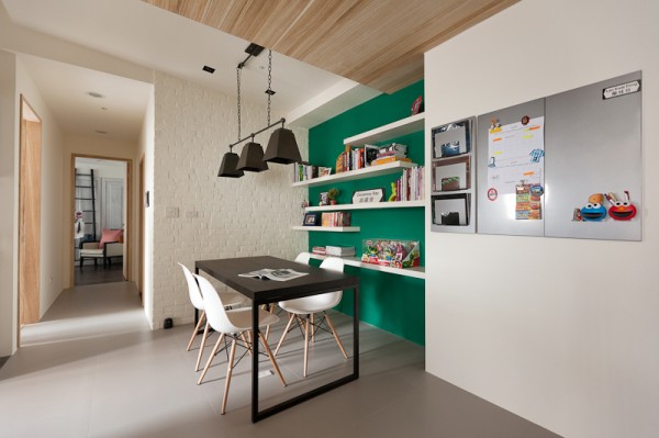 Apartment Design hellen dunklen Nuancen esstisch stuhl grün wand regale