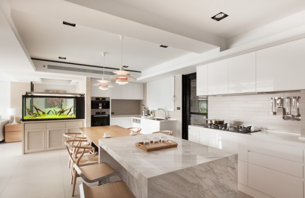 Apartment Design hellen dunklen Nuancen marmor kücheninsel stuhl küche