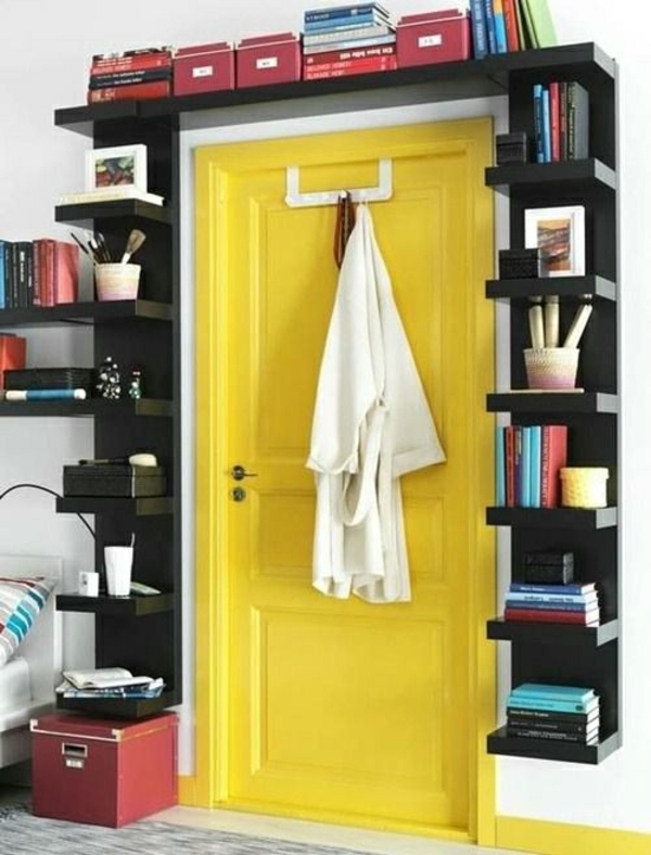 Bücher dekorieren wunderbar Ihre Wohnung gelb tür regale