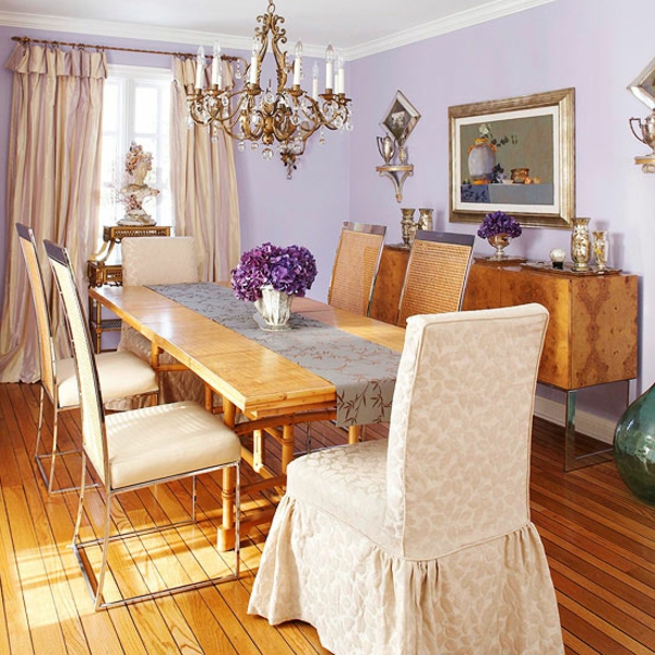 tolle interior Farben kronleuchter tisch stuhl holz lila