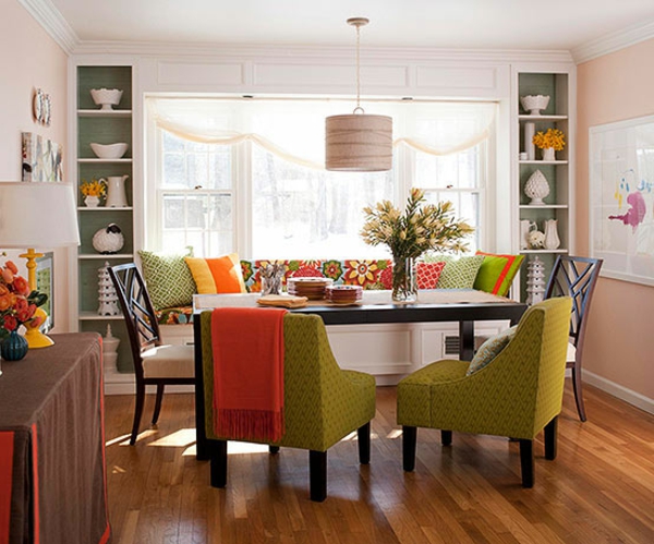 Dekoration mit Farben tisch sofa regale grün