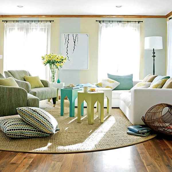 Dekoration mit Farben wohnzimmer grün couch kissen tisch sofa