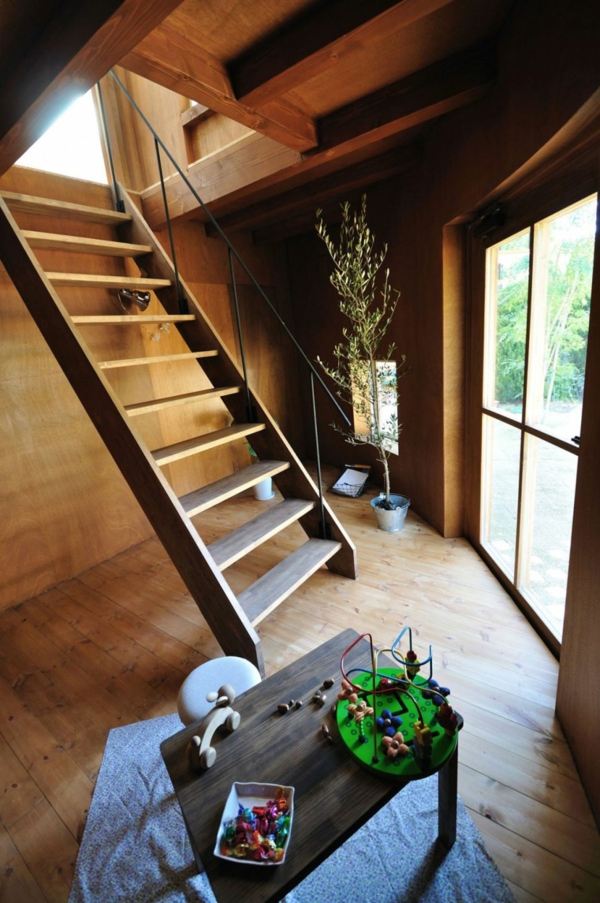Ein zylindrisches japanisches Haus treppe holz tisch