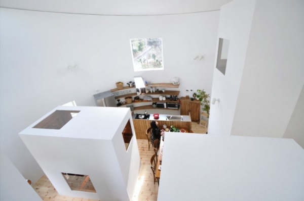 Ein zylindrisches japanisches Haus weiß möbel