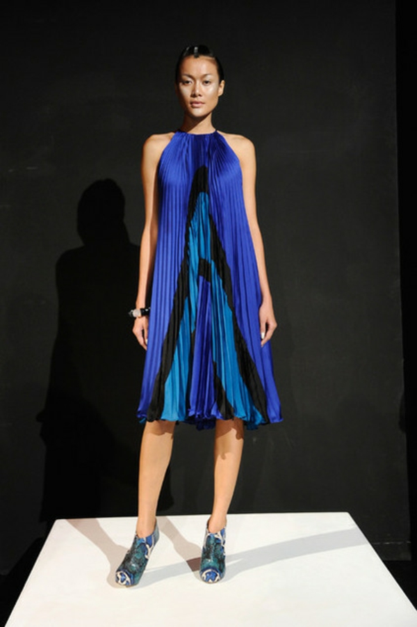 Fashion Week Trends Hausgestaltung blau kleid