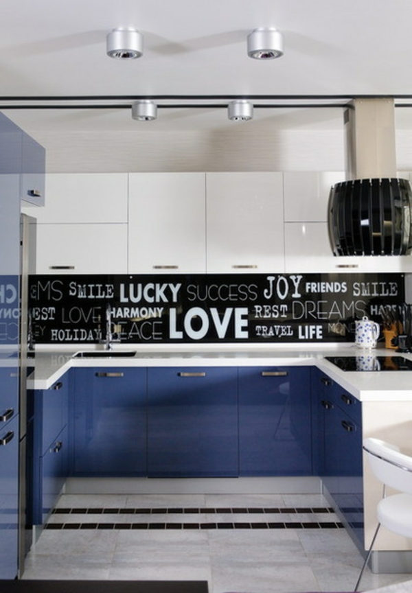 Fashion Week Trends bei der Hausgestaltung blau schrank weiß küche