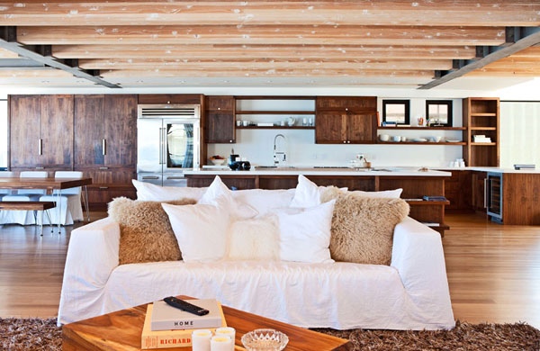 Haus Matthew Perry Malibu atemberaubendes Interior couch kissen küche holz rustikal