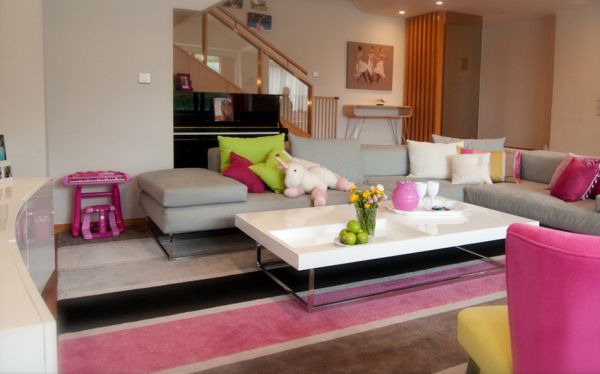 Kinder Spielräume rosa couch tisch kissen teppich