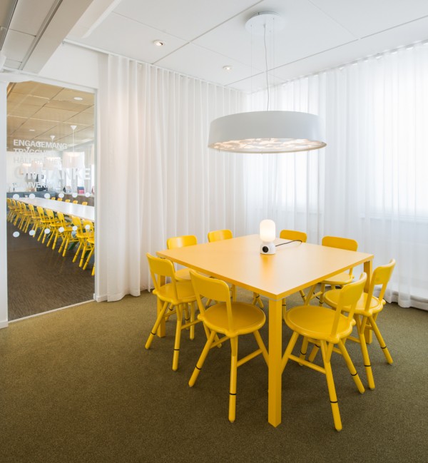 Schön modern Büro Renovierung Stockholm gelb tisch stuhl leuchter