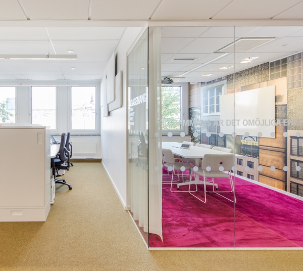 Schön modern Büro Renovierung Stockholm rosa teppich