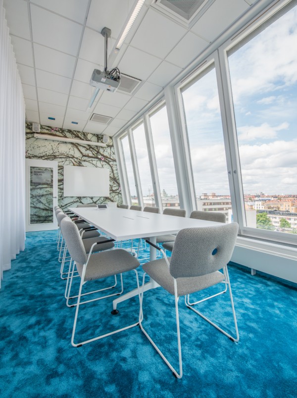 Schön modern Büro Renovierung Stockholm tisch stuhl blau