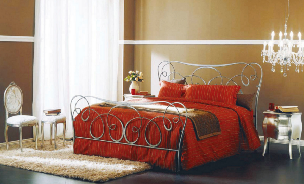 Traumhaft Schmiedeeisen Schlafzimmer Möbel rot bettwäsche kronleuchter stuhl nachttisch