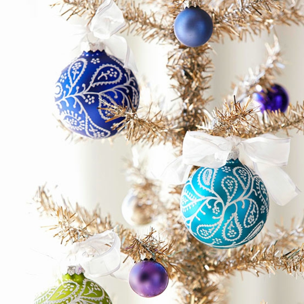 Weihnachtsbaum Ornamente blau kugel verziert dekoration Weihnachten