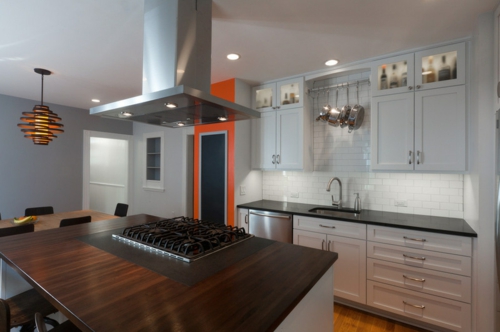moderne inneneinrichtung orange küche farbakzent blickfang farbe