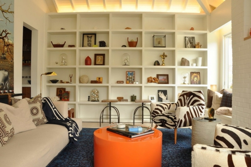moderne inneneinrichtung orange wohnzimmer kaffeetisch rund glänzend