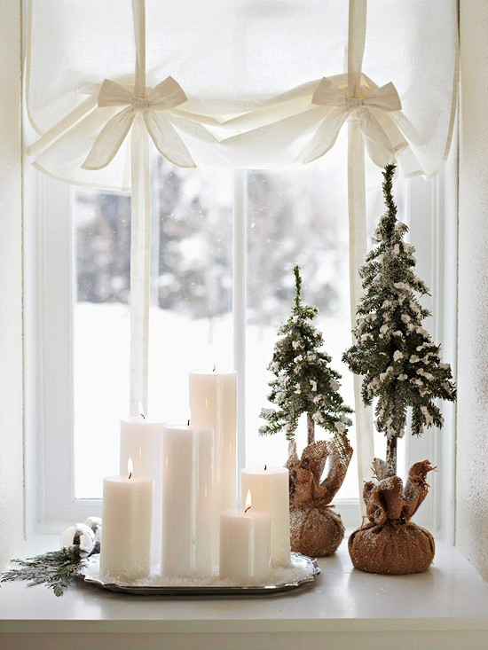 weihnachten dekoration klein innenraum kerzen weiß kunstschnee