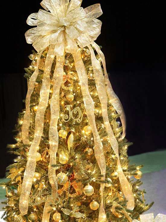 weihnachtsbaum dekoration gold schleife kugeln lichter