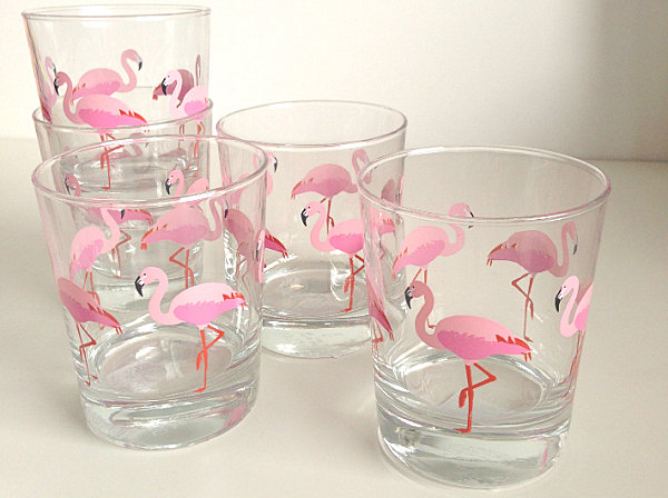wunderbaren Trinkgläsern rosa flamingos