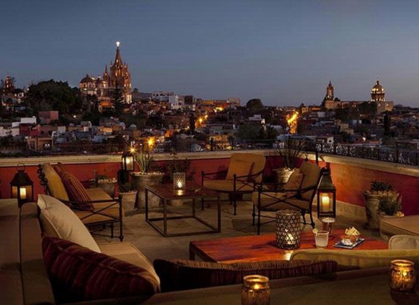 Dachrestaurants und Bars mit wunderbaren Aussichten mexiko laternen stuhl tisch