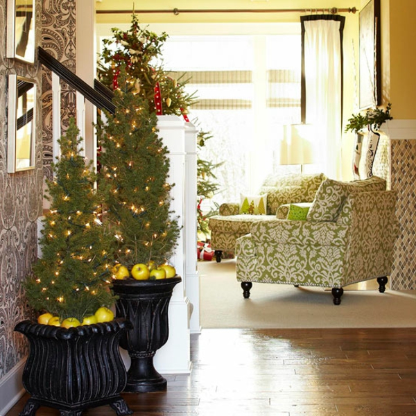 Dekoration Weihnachtsbaum gemustert sofa lichter