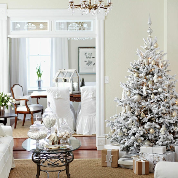 Dekoration Weihnachtsbaum weiß tisch