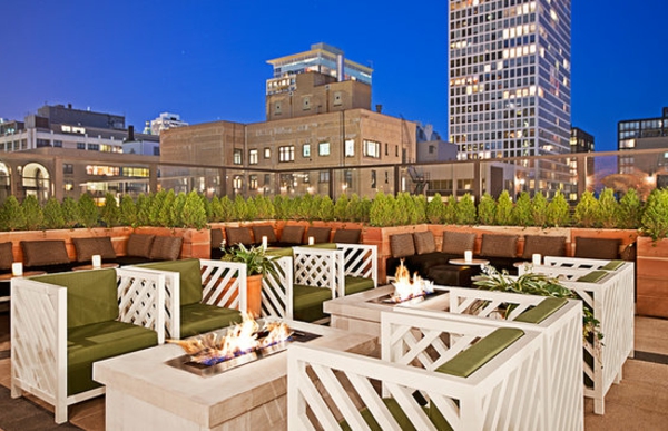 Drumbar Chicago Dachrestaurants und Bars mit wunderbaren Aussichten weiß sofa tisch stadt