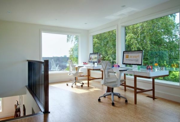 Heimbüro erfolgreich teilen schreibtisch stuhl aussicht computer
