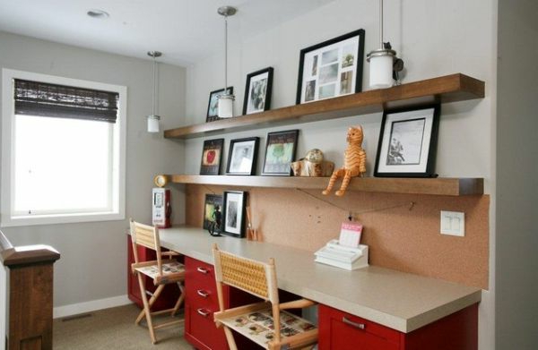 Heimbüro erfolgreich teilen schreibtisch stuhl bild rot