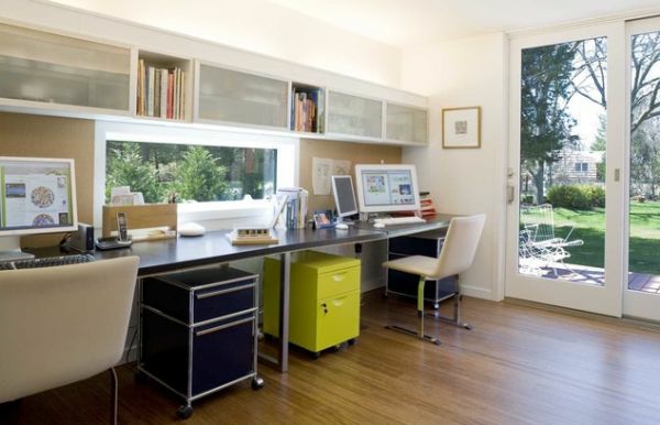 Heimbüro erfolgreich teilen schreibtisch stuhl computer regale