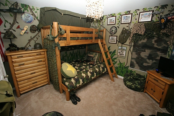Kinderzimmer eines Jungen bett holz leiter grün