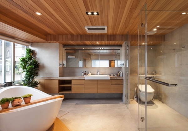 Organisches und minimalistisches Interior badezimmer wanne toilette waschbecken holz
