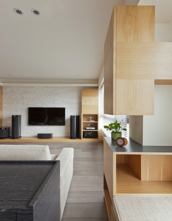 Organisches und minimalistisches Interior holz regale