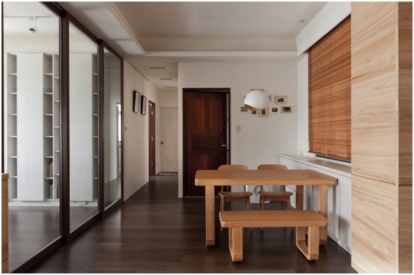 Organisches und minimalistisches Interior holz tisch bank