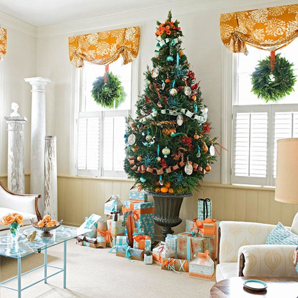 Schön Weihnachten Wohnzimmer weihnachtsbaum kranz tisch couch