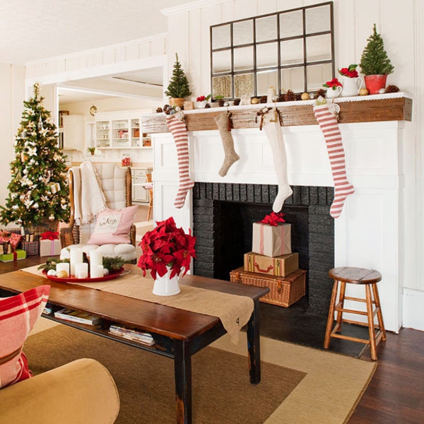 Schön Weihnachten Wohnzimmer weihnachtsbaum tisch kamin strumpf