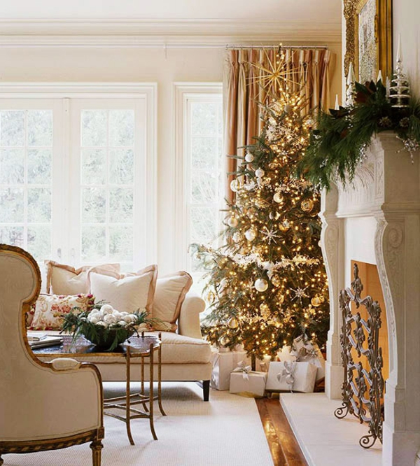 Schöne Weihnachten Wohnzimmer weihnachtsbaum couch golden tisch